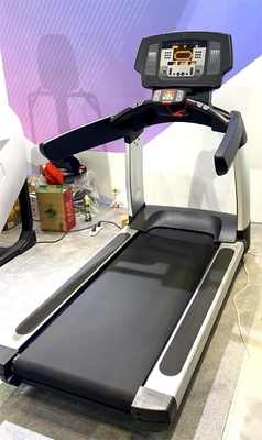 Découvrez la commodité du tapis roulant à charge moyenne pour la course à pied et l'entraînement cardio