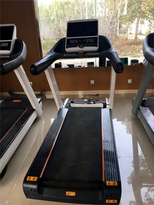 Améliorez votre salle de gym avec Q235 écran LED de tapis roulant électrique et durabilité