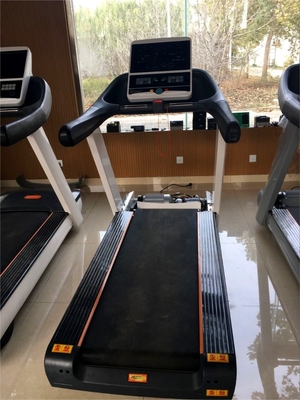 Tapis roulant d'entraînement cardio en intérieur avec ceinture de course 580*3460 mm et matériau métallique
