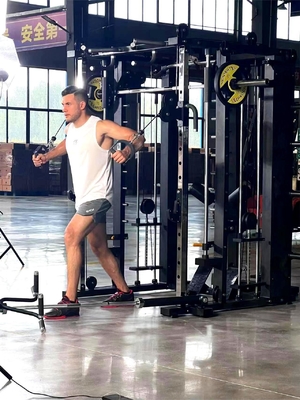 Tubes d'acier Q235 entraîneur fonctionnel machine Smith tout-en-un pour la forme physique complète