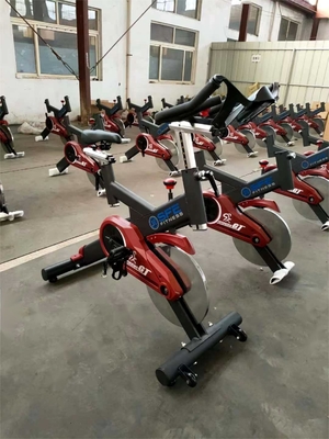 Équipement de gymnastique commercial Vélo d'exercice de musculation en acier pour entraînement cardio en intérieur