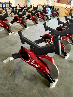 Équipement de gymnastique commercial Vélo d'exercice de musculation en acier pour entraînement cardio en intérieur