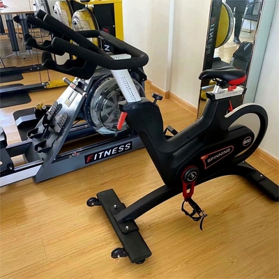Poids du volant volant 13/15 kg Vélo de filature en intérieur pour la remise en forme commerciale et l'entraînement cardio