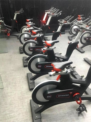 Poids du volant volant 13/15 kg Vélo de filature en intérieur pour la remise en forme commerciale et l'entraînement cardio