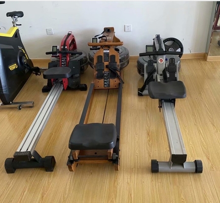 Machine à ramer à l'eau pliante avec fonction de pliage dans les équipements de gym