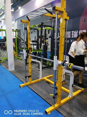 Station multifonctionnelle de formation physique pour épaule, poitrine, presses et squat rack