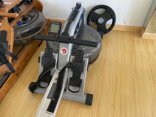 Appareil d'aviron à rames commercial efficace pour le fitness en plein air 70kg 2240*610*508