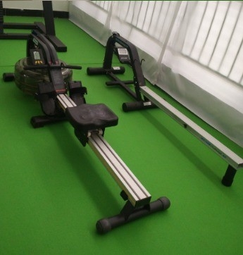 Appareil d'aviron à rames commercial efficace pour le fitness en plein air 70kg 2240*610*508