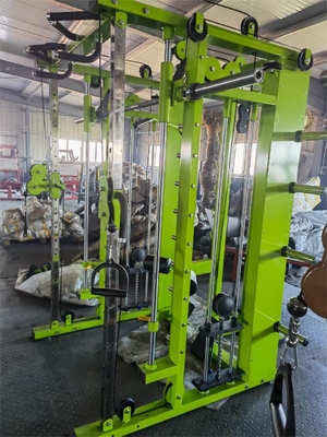 Équipement de gymnastique commercial tout en une machine Smith multifonctionnelle pour gymnastique 2200*1500*2200mm