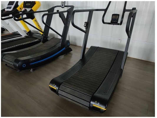 Le tapis roulant de conception incurvée pour l'entraînement cardio-auto-générateur et Max. Poids de l'utilisateur 200 kg