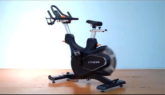Gymnase commercial Magnétique Spinning Bike Cadre optionnel Couleur Résistance auto-générée