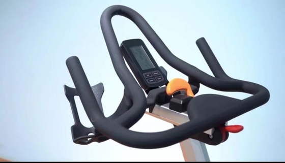 Gymnase commercial Magnétique Spinning Bike Cadre optionnel Couleur Résistance auto-générée