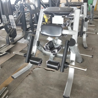 Formateur de presses pour les fessiers et les quadriceps dans les équipements de gymnastique commerciaux