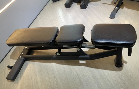 Le banc de poids à charge moyenne est le choix idéal pour l'entraînement en force dans les gymnases commerciaux
