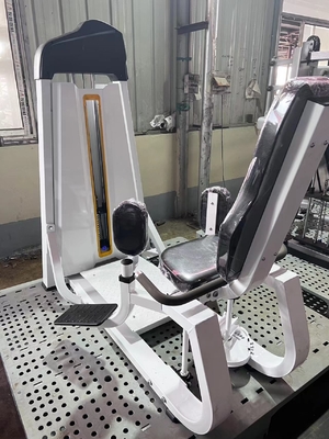 Équipement de remise en forme avec épingle de siège réglable pour l'entraînement des abducteurs de cuisse et de hanche