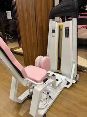 Équipement de remise en forme avec épingle de siège réglable pour l'entraînement des abducteurs de cuisse et de hanche