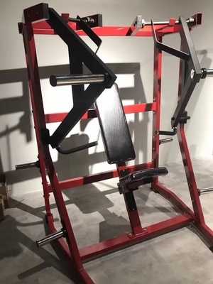 L' entraînement en force est plus facile avec une plaque de pression de poitrine assise et chargée