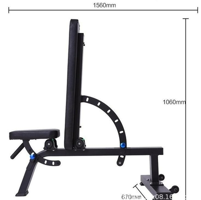 Un banc d'entraînement en métal unisexe idéal pour le levage de poids et les entraînements abdominaux