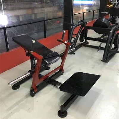 Une machine de poussée de la hanche à barbelles, un incontournable pour l'entraînement en force