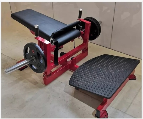 Une machine de poussée de la hanche à barbelles, un incontournable pour l'entraînement en force