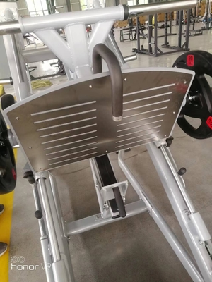 L'équipement de remise en forme et le logo personnalisé sont disponibles
