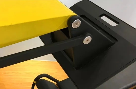 Commercial Plate chargée Biceps Triceps avant tirage pour le matériel de gym 1550 * 670 * 1400 mm