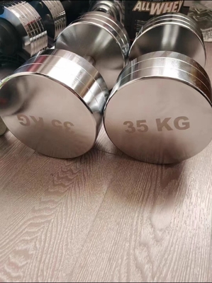 Les haltères chrome sont le complément parfait à votre routine d'entraînement de force par Befreema