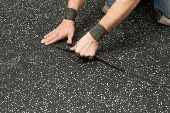 Carreaux en caoutchouc antidérapant pour plancher de salle de sport à domicile 500*500/1000*1000 en noir