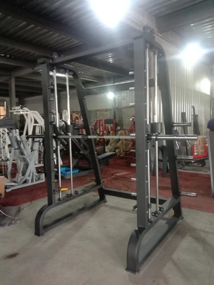 Moteur de charge moyenne équipement de fitness commercial Smith machine pour l'entraînement sportif de force