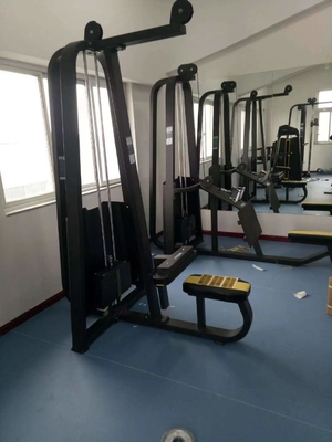 Équipement de remise en forme de gymnase commercial assis en rangée basse avec logo personnalisé disponible
