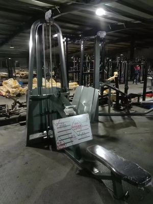 Équipement de remise en forme de gymnase commercial assis en rangée basse avec logo personnalisé disponible