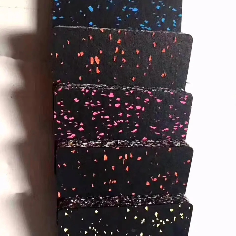 Tapis de sol en caoutchouc neutre pour l'entraînement en force à domicile